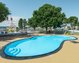 White's City Cavern Inn - Whites City - Piscina