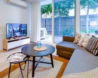 Brilliant 2b Brighton Apt Near Beachgarden - Brighton - Living room