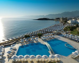 Creta Maris Beach Resort - הרסוניסוס - בריכה