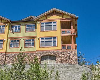 The Crescent by Okanagan Premier - Big White - Edificio