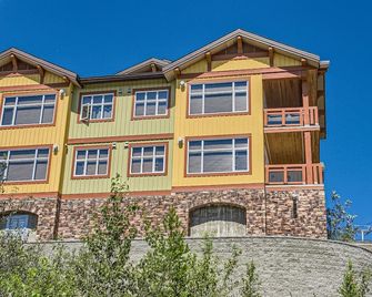 The Crescent by Okanagan Premier - Big White - Edificio