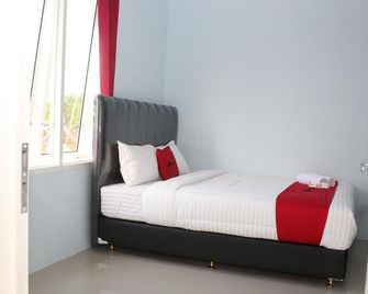 RedDoorz Syariah near Suncity Mall Madiun - Madiun