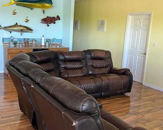 Secluded, private waterfront 4BR house in Bimini. Includes golf cart, kayak, and stunning views - Port Royal