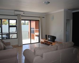 Palm Valley Inn - Hartbeespoort - Living room
