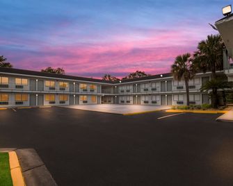 Hometowne Studios By Red Roof Orange, Tx - Orange - Gebouw
