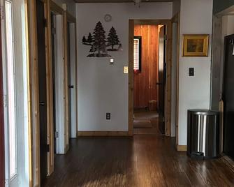 Mountain Modern Condo - Cody - Hallway