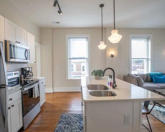 Historic Farmer's Supply- DT Floyd Corner Apt #202 - Floyd - Kitchen