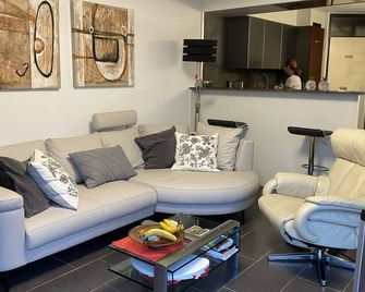 Feel-Good House In Port Greve, With A Beautiful Garden And Lots Of Privacy - Brouwershaven - Вітальня