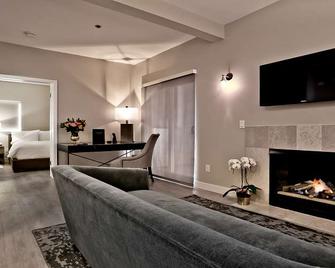 Grand Hotel - סאניוייל - סלון