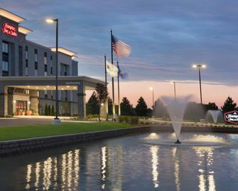 Hampton Inn & Suites by Hilton Kenosha Pleasant Prairie - Kenosha - Edificio