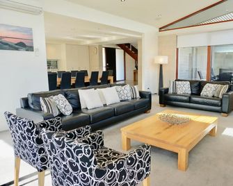 Beach Haven - Queenscliff - Living room