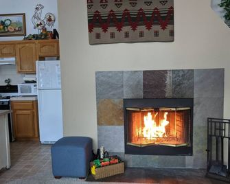 Sunset View At Pine Mountain Club ~wi-Fi- Dish Smart Tv ~views-Specials! Dog Ok! - Pine Mountain Club - Kitchen