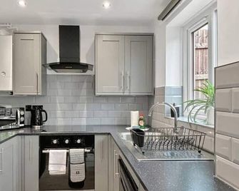 Amaya Three - Newly Renovated - Sleeps 6 - Grantham - Garden & Driveway - Grantham - Cucina