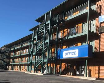 Travelodge by Wyndham Gardiner Yellowstone Park North - Gardiner - Gebouw