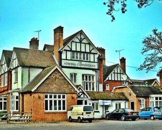 The Admiral Cunningham Hotel - Bracknell - Budynek