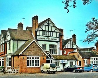 The Admiral Cunningham Hotel - Bracknell - Gebäude