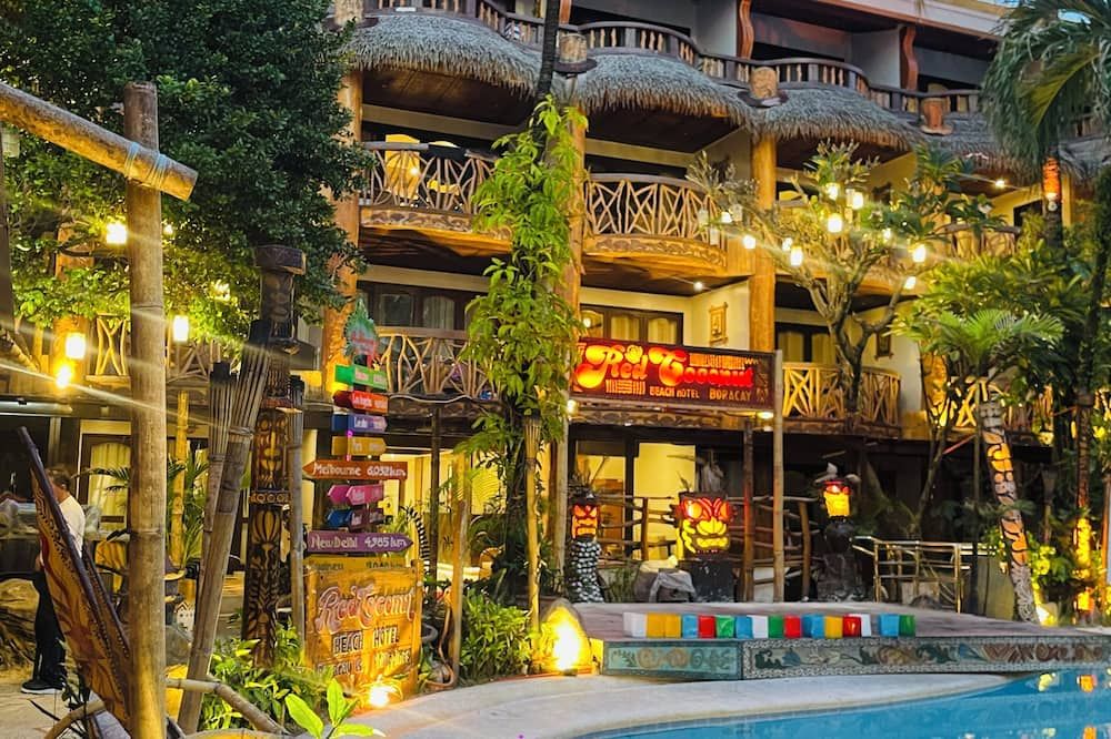 โรงแรมเรดโคโค่นัทบีช - โบราเคย์
