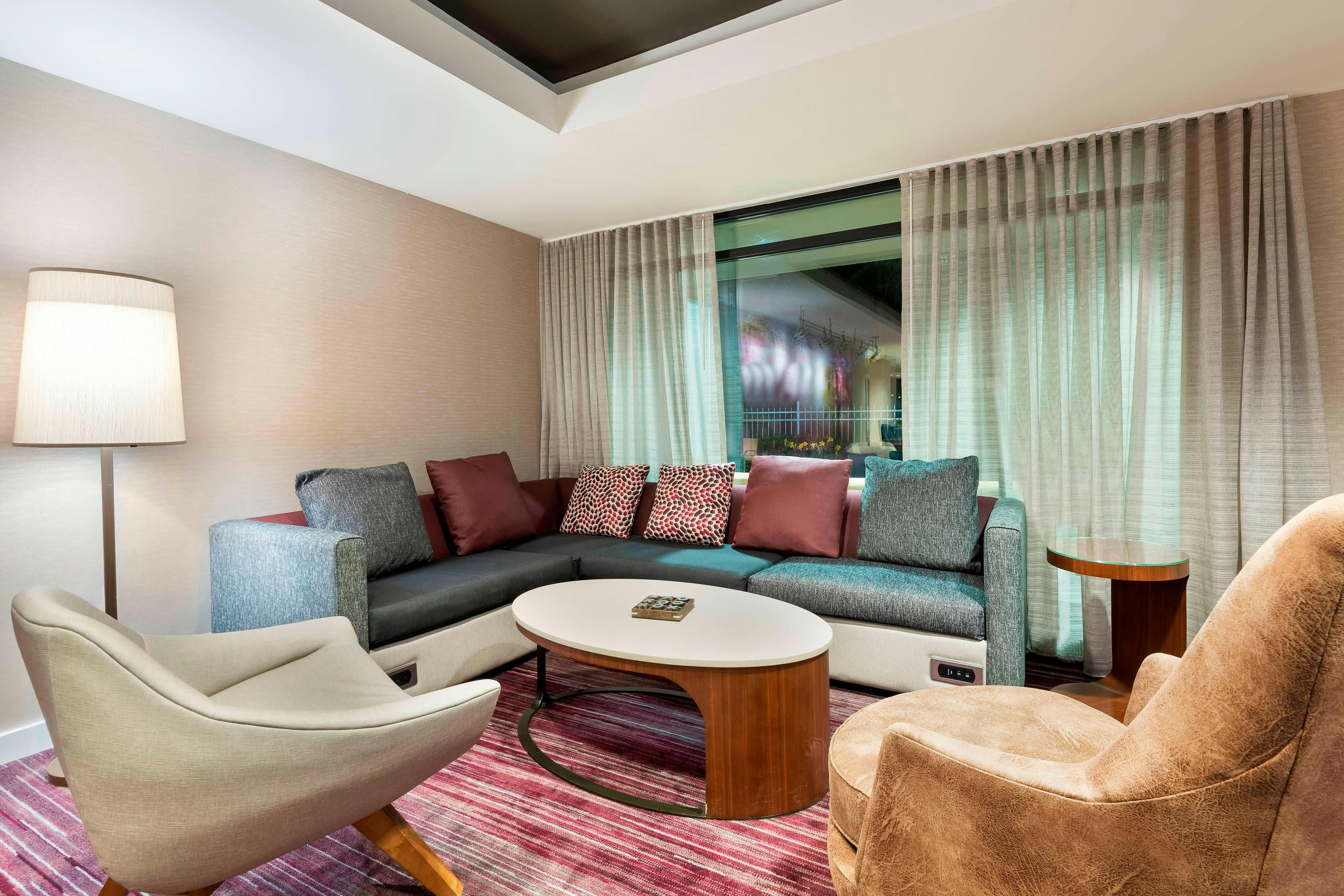 Courtyard by Marriott Asheville - אשוויל - סלון