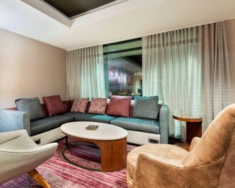 Courtyard by Marriott Asheville - Asheville - Sala de estar