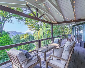 Mountain Getaway w/ Hot Tub -Firepit- Near Ski Lodge & Trails - Mars Hill - Balcón