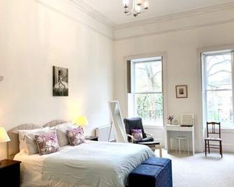 Grosvenor Apartments - Bath - Bedroom
