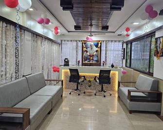 Hotel Saikrupa - Shirdi - Front desk
