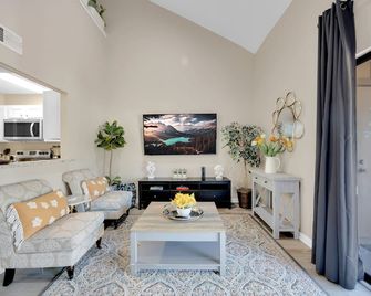 Cozy spacious 2 bedrooms 2 bathrooms near beach - جاكسونفيل (فلوريدا) - غرفة معيشة