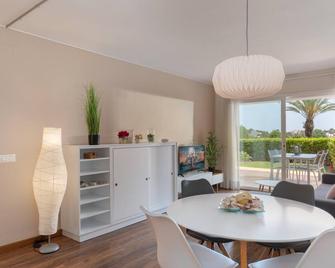 Hauzify I Apartaments l'Estel - San Feliú de Guíxols - Comedor