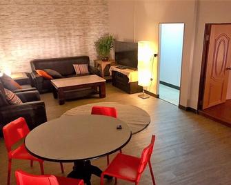 Koti - Manzhou Township - Living room