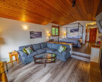 Snug Harbour Inn - Ucluelet - Wohnzimmer