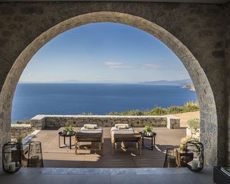 Ariá Estate Suites & Spa - Neo Oitylo - Balcón