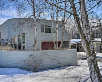 Cozy Anchorage Retreat - Near Hiking and Dtwn! - Anchorage - Building