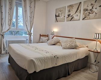 Hotel Les Camélias - Bagnoles-de-l'Orne-Normandie - Bedroom