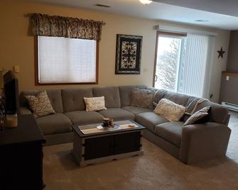 Beautiful New Glarus, WI apartment - New Glarus - Sala de estar