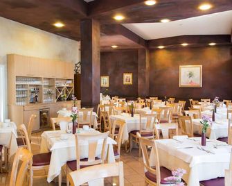 هوتل مييتنج - ستريسا - مطعم