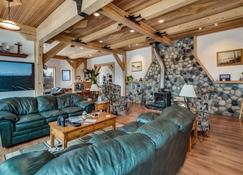 Denali Overlook Inn - Talkeetna - Living room