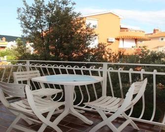 Two bedroom apartment with bunk bed - Cres - Balkon