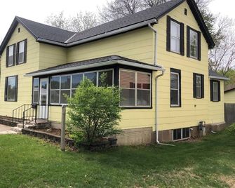 Remodeled duplex in the heart of Wabasha MN - Wabasha - Building