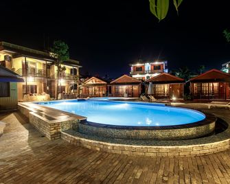 The Lakeside Retreat Pokhara by Ime Hospitality - Pokhara - Piscina
