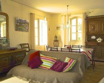Between Vaison and Mont-Ventoux, Provencal farmhouse on the edge of the village of Faucon - Faucon - Sala de estar
