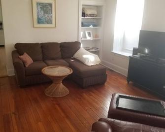 Cozy 1-bedroom apartment in charming Manayunk with WiFi, AC 1 car parking - Philadelphia
