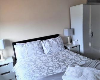 Aaron Vale B&B - Drogheda - Bedroom