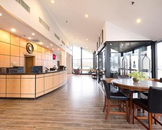 Red Roof Inn & Suites Mt Holly - McGuire AFB - Westampton - Lobby