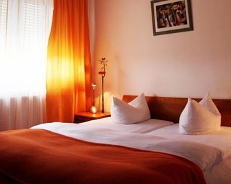 Hotel Deutscher Hof - Mannheim - Makuuhuone