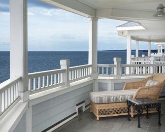 Madison Beach Hotel, Curio Collection by Hilton - Madison - Balcony