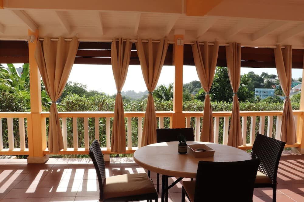 Dalys Luxury Apartments - Kingstown - Balkon