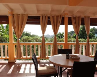 Dalys Luxury Apartments - Kingstown - Balkon
