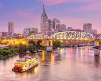 LYRIC Loft - Music Row - 4 Mins to Broadway - Nashville