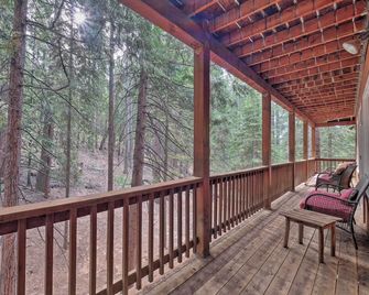 Walk to Big Trees State Park: Cabin w/ Deck! - Dorrington - Balcón