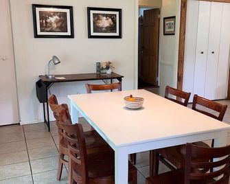 Centrally located entire home w/Fenced in yard - McComb - Jídelna